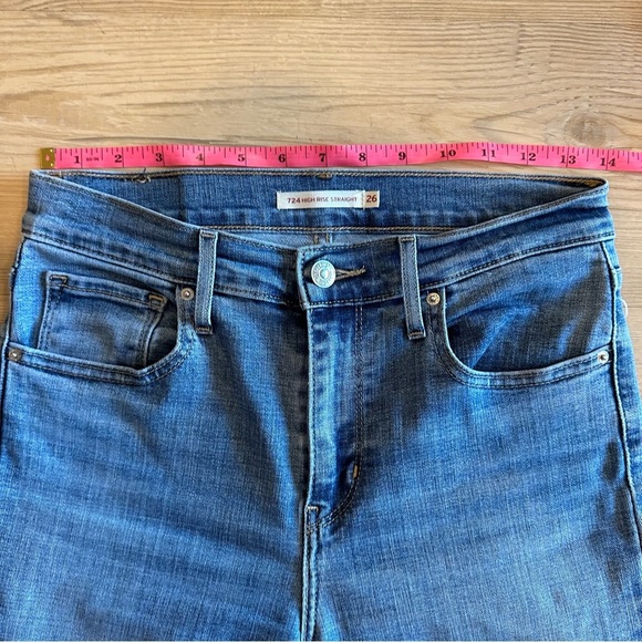 Levi’s 724 High Rise Straight Women’s Jeans size 26 medium wash Into The Groove - Picture 6 of 10